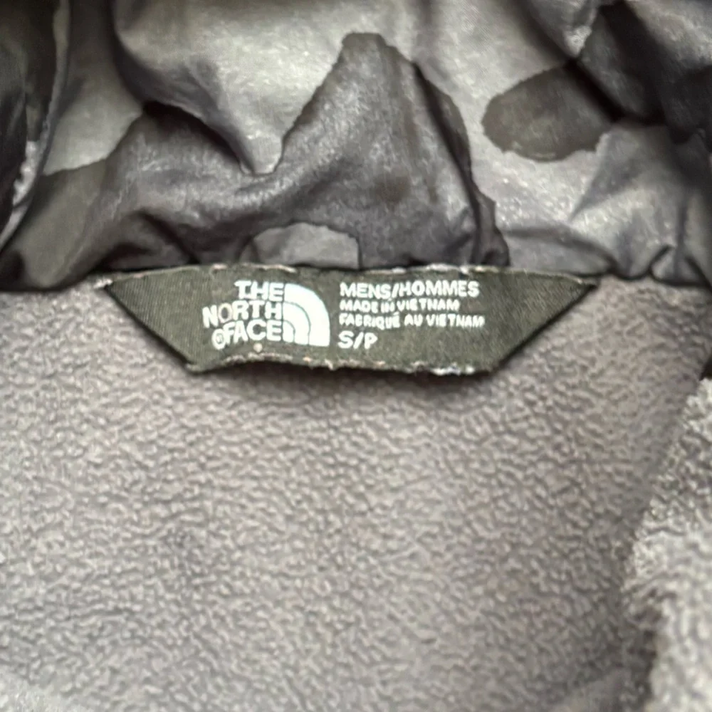 The North Face Men's Gray Camouflage Lined Jacket Coat size small.